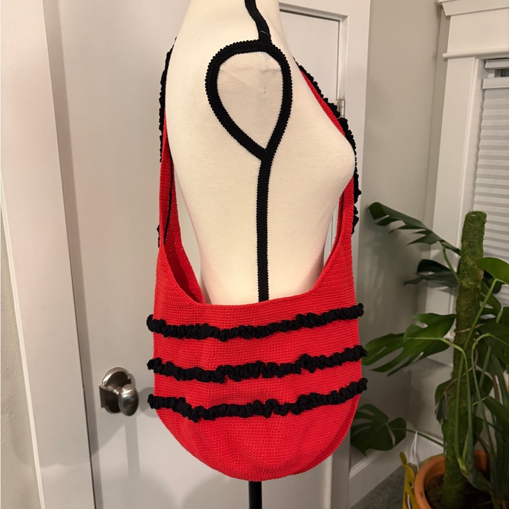 NWT MEMORIAL DAY Hand-Crocheted Black and Red Purse